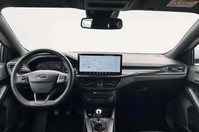 Ford Focus (2023) thumbnail 12