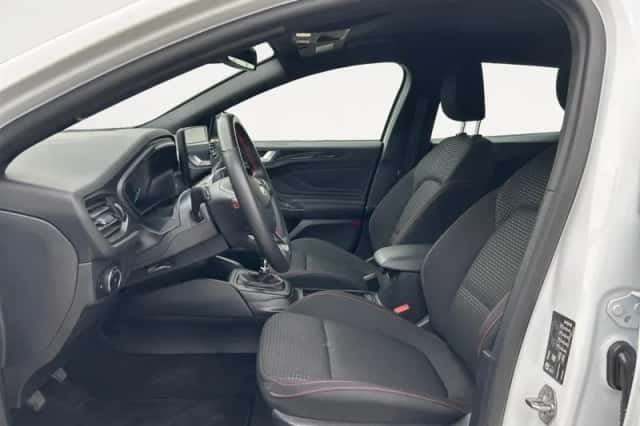 Ford Focus (2023) thumbnail 9