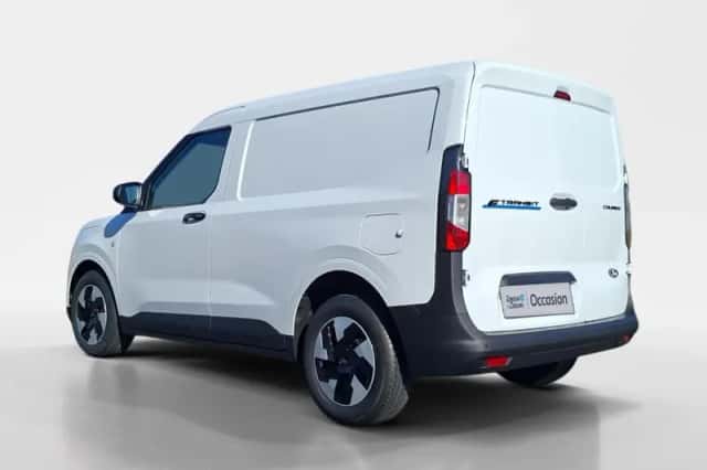 Ford E-Transit Courier (2025) thumbnail 3