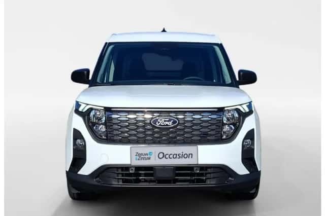 Ford E-Transit Courier (2025) thumbnail 5