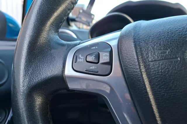 Ford Fiesta (2013) thumbnail 14