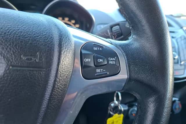 Ford Fiesta (2013) thumbnail 15