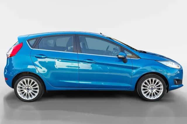 Ford Fiesta (2013) thumbnail 3