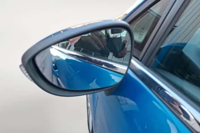 Ford Fiesta (2013) thumbnail 30