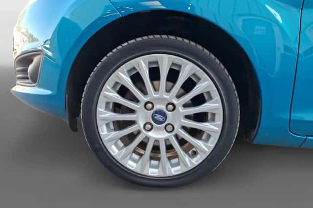 Ford Fiesta (2013) thumbnail 8
