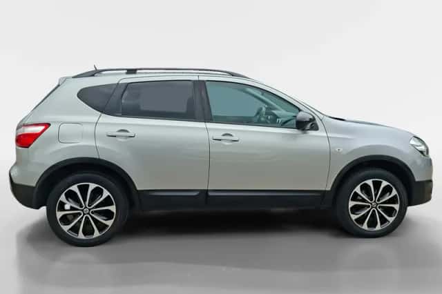 Nissan Qashqai (2013) thumbnail 3