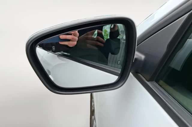 Ford Kuga (2023) thumbnail 8