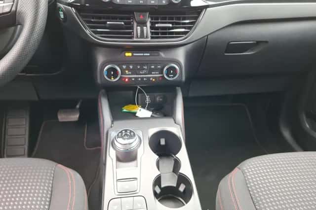 Ford Kuga (2023) thumbnail 9