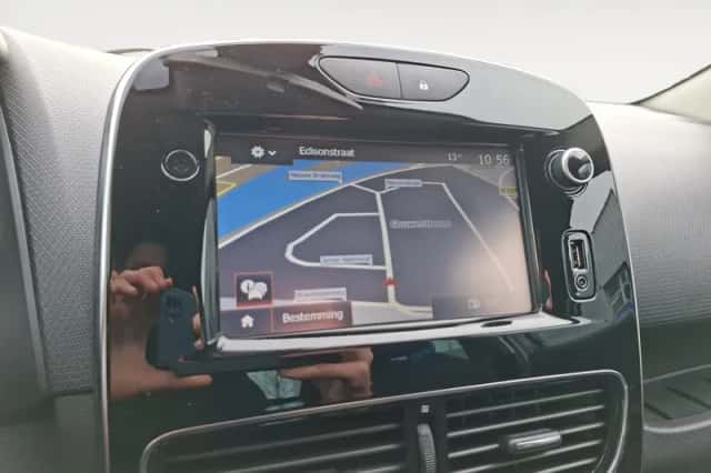 Renault Clio (2017) thumbnail 16