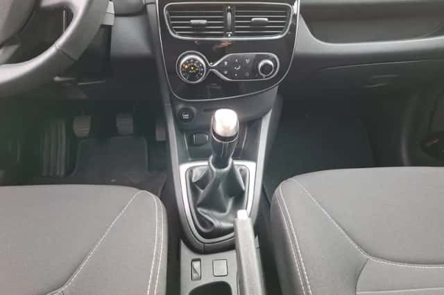 Renault Clio (2017) thumbnail 17