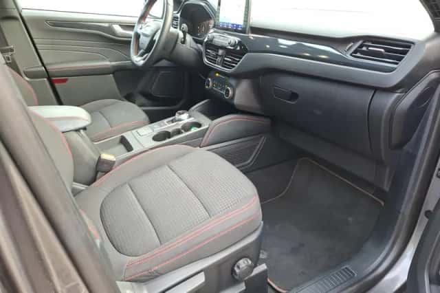 Ford Kuga (2023) thumbnail 10