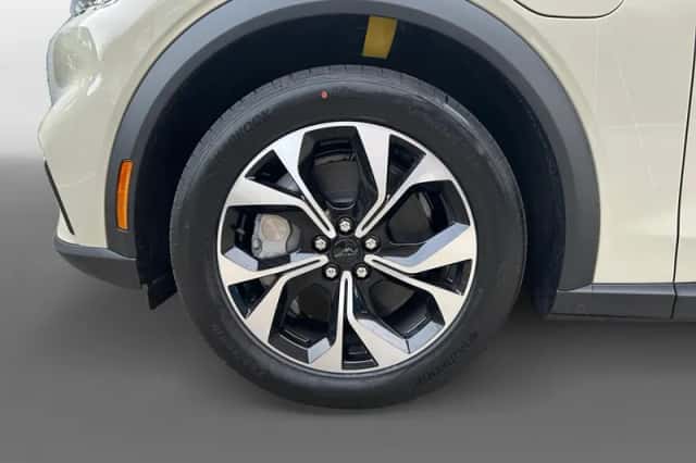Ford Mustang Mach-E (2026) thumbnail 6
