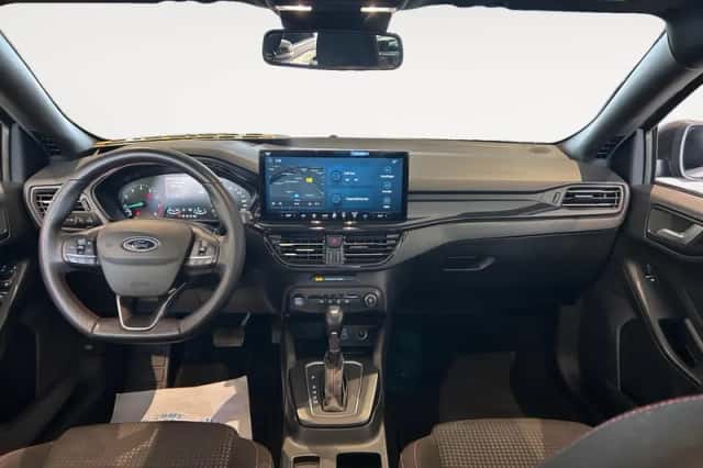 Ford Focus (2023) thumbnail 12