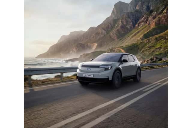 Ford Explorer (2026) thumbnail 3
