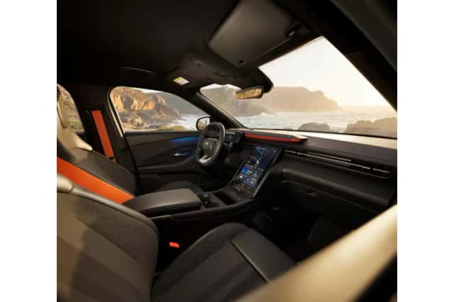 Ford Explorer (2026) thumbnail 4