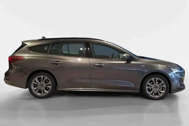 Ford Focus (2023) thumbnail 3