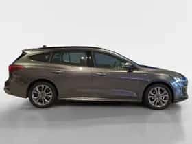 Ford Focus (2023) thumbnail 3
