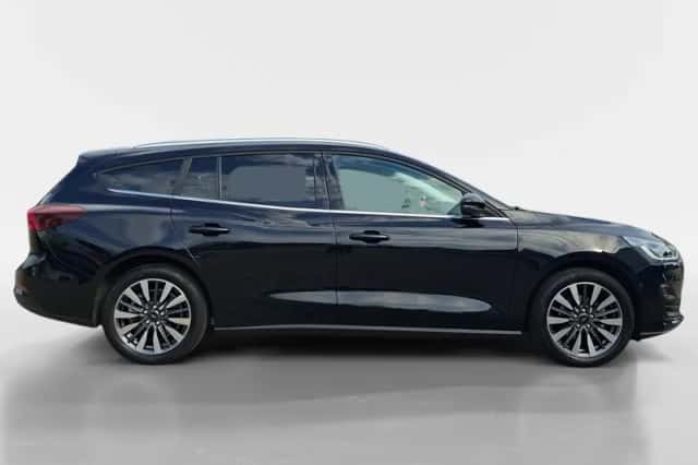 Ford Focus (2023) thumbnail 3