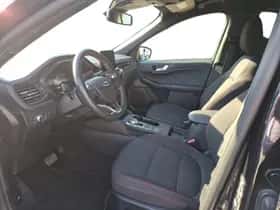 Ford Kuga (2023) thumbnail 10