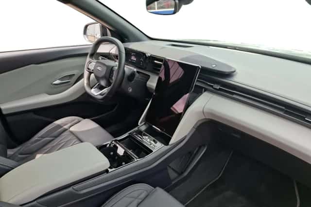 Ford Explorer (2025) thumbnail 10