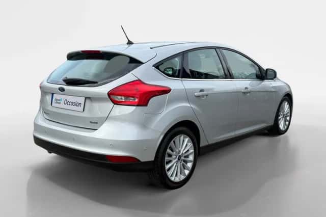 Ford Focus (2018) thumbnail 2