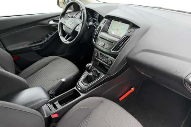 Ford Focus (2018) thumbnail 3