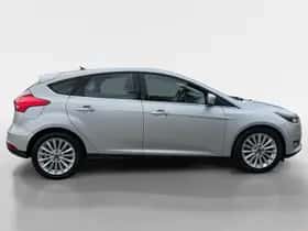 Ford Focus (2018) thumbnail 4