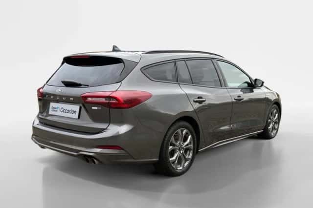 Ford Focus (2023) thumbnail 3