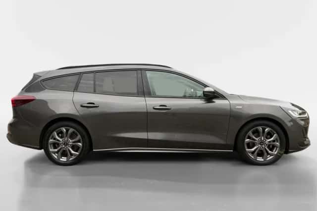 Ford Focus (2023) thumbnail 5
