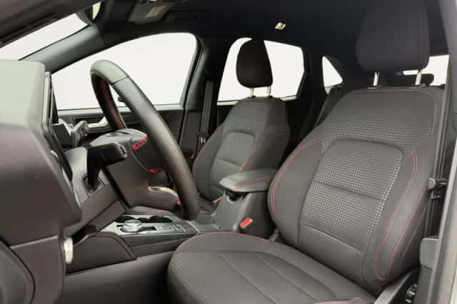 Ford Kuga (2023) thumbnail 5