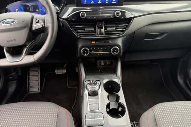 Ford Kuga (2023) thumbnail 8