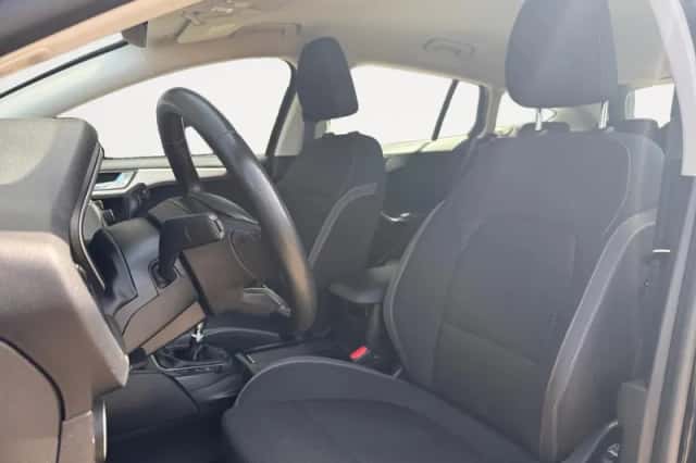 Ford Focus (2021) thumbnail 5