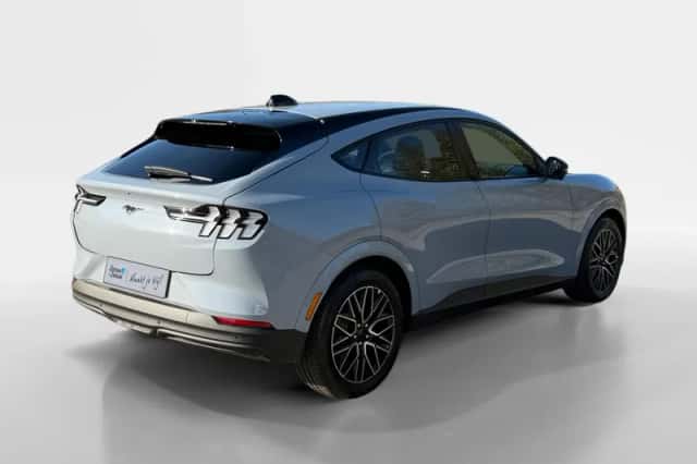 Ford Mustang Mach-E (2026) thumbnail 2