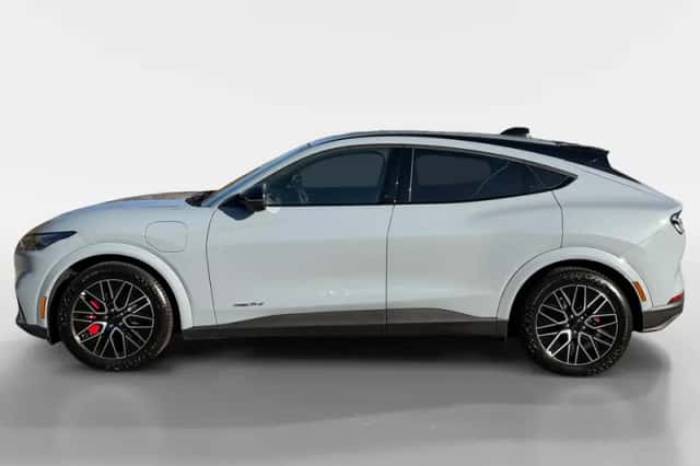 Ford Mustang Mach-E (2026) thumbnail 4