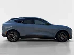 Ford Mustang Mach-E (2026) thumbnail 5