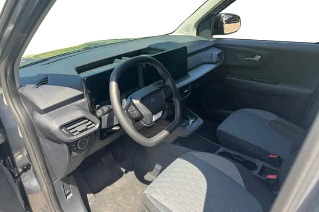 Ford E-Transit (2025) thumbnail 18