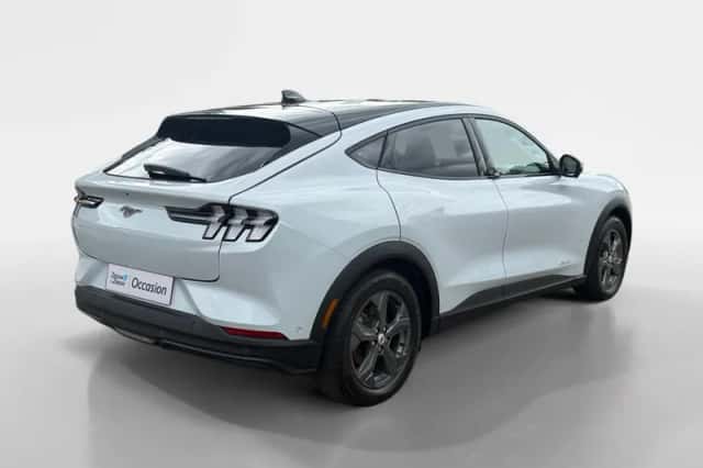 Ford Mustang Mach-E (2022) thumbnail 2