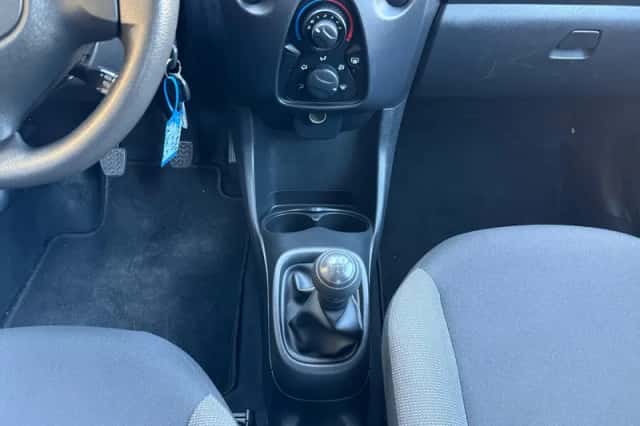 Toyota Aygo (2018) thumbnail 9
