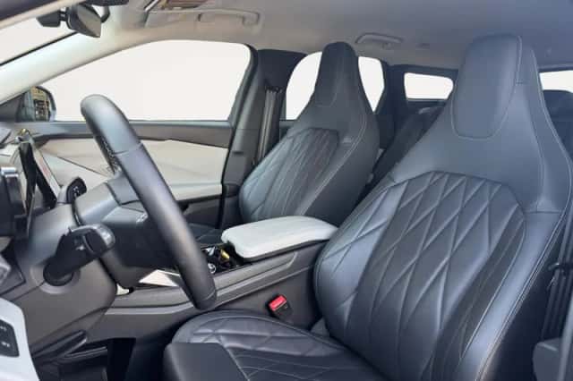 Ford Explorer (2024) thumbnail 5