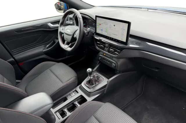 Ford Focus (2023) thumbnail 3