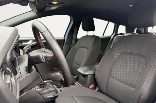 Ford Focus (2023) thumbnail 5