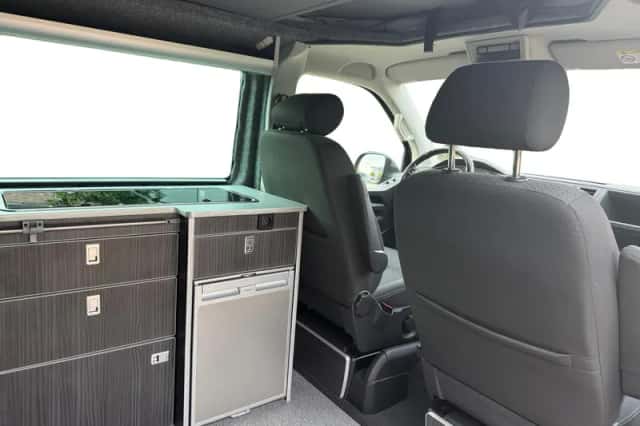 Volkswagen California (2016) thumbnail 24