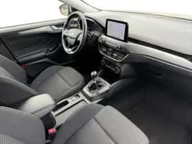 Ford Focus (2020) thumbnail 3