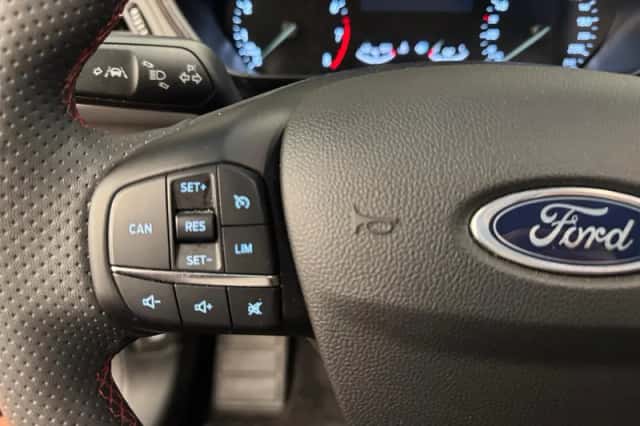 Ford Focus (2023) thumbnail 3