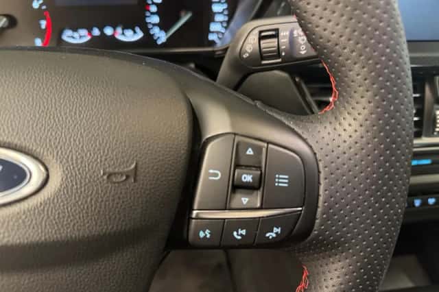 Ford Focus (2023) thumbnail 4