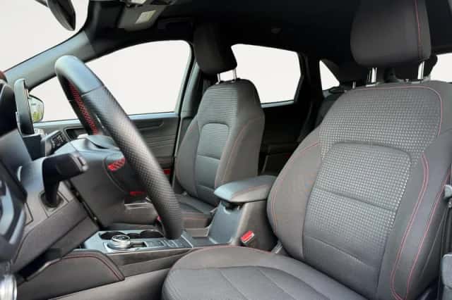 Ford Kuga (2023) thumbnail 8