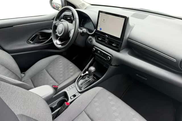 Toyota Yaris (2024) thumbnail 3