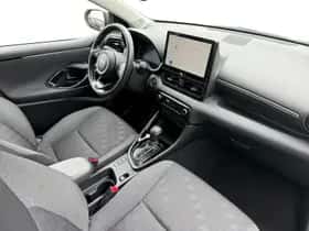 Toyota Yaris (2024) thumbnail 3