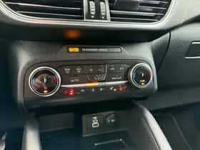 Ford Kuga (2022) thumbnail 27