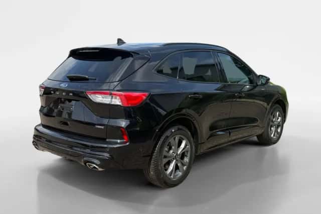 Ford Kuga (2023) thumbnail 2